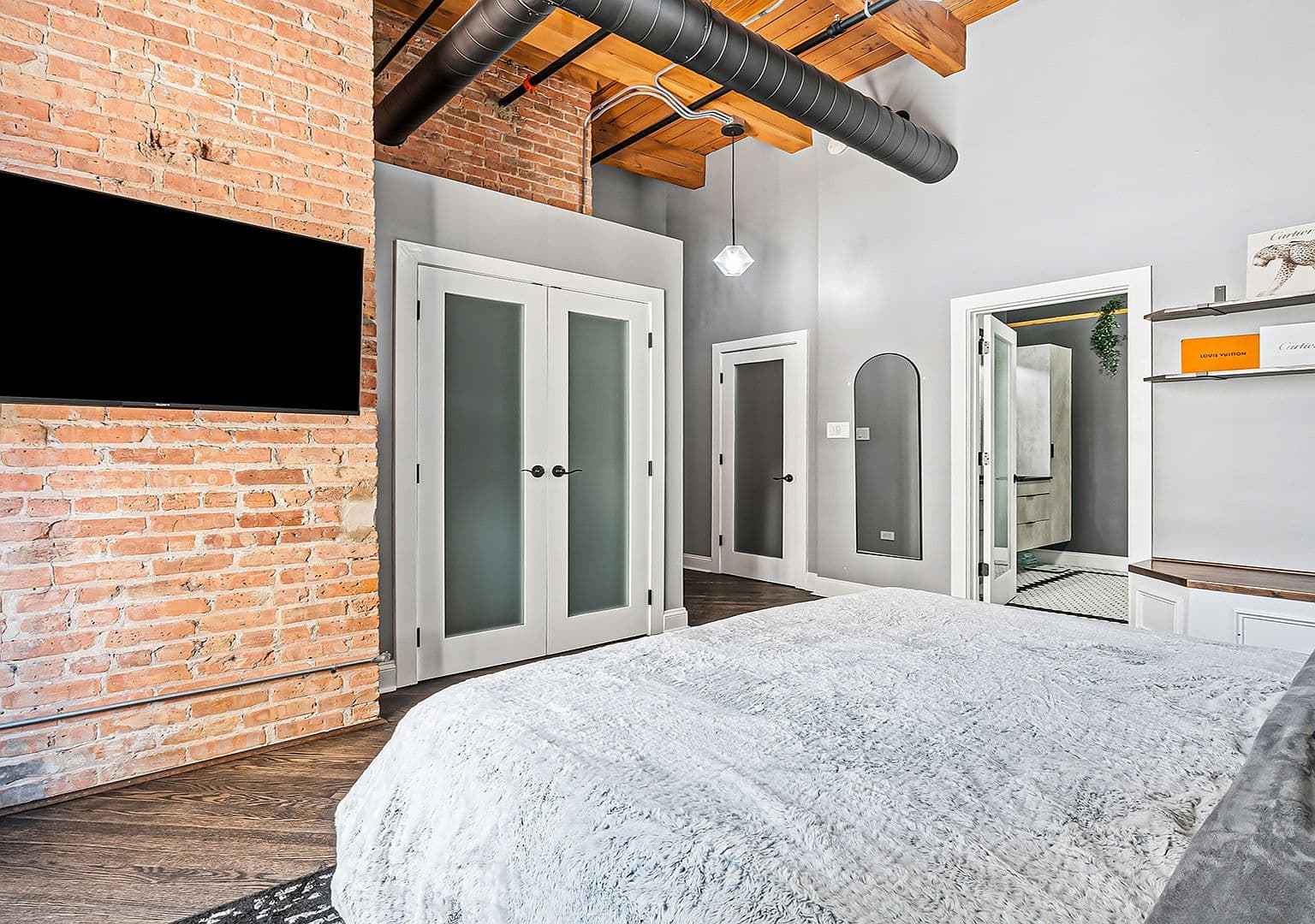 Primary suite with frosted closet doors and ensuite bath access