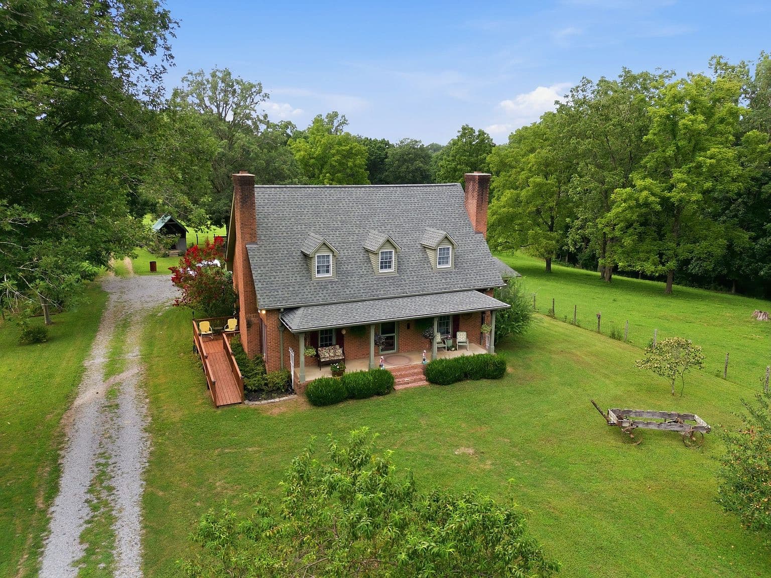 Bird’s-eye perspective highlights private lane and serene acreage.