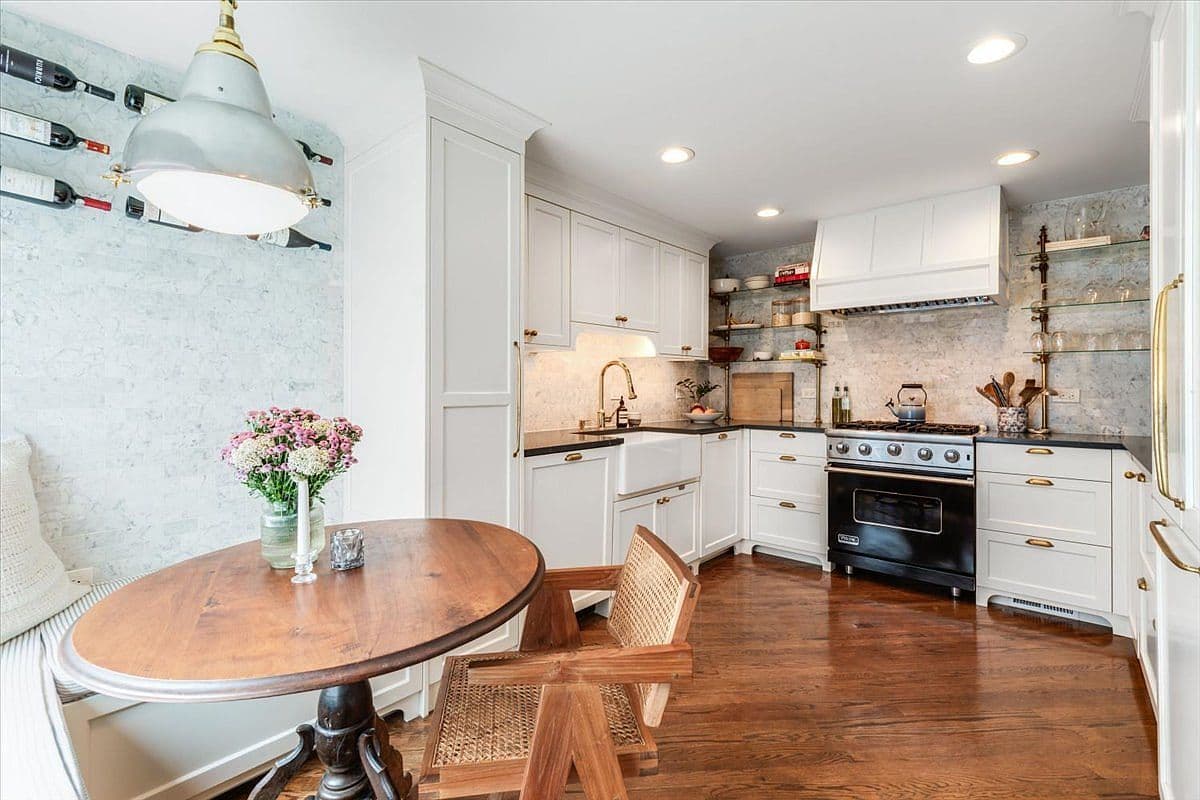 Renovated chef’s kitchen with quartz tops and Viking range.