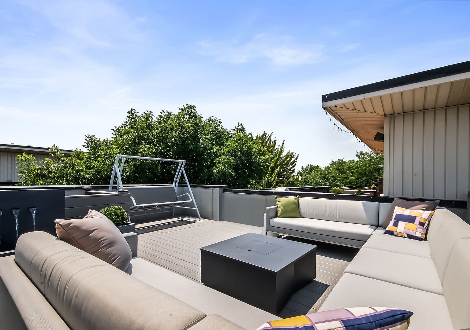 Relax in rooftop lounge seating above the treetops.