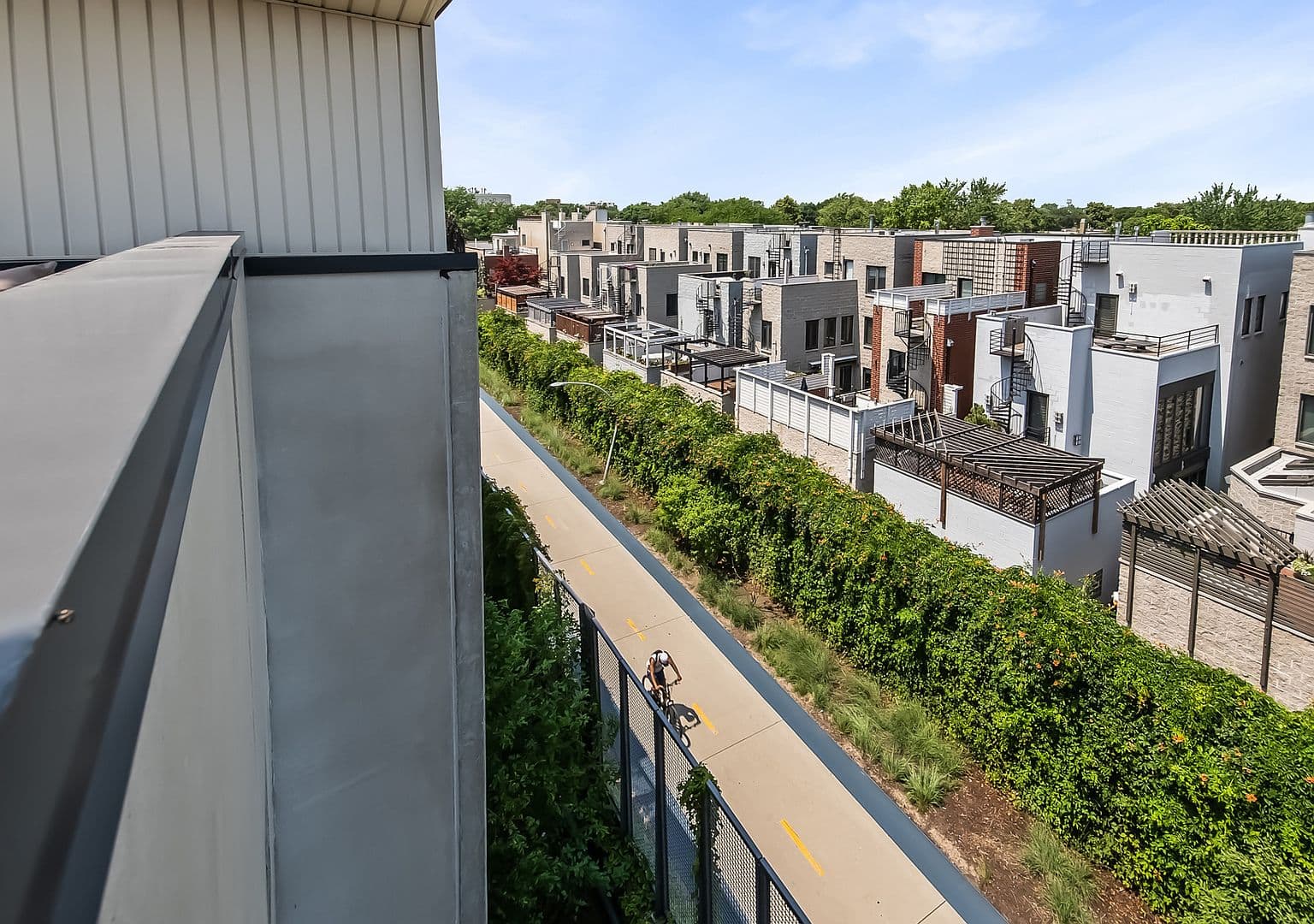 Direct views of The 606 from your private rooftop.