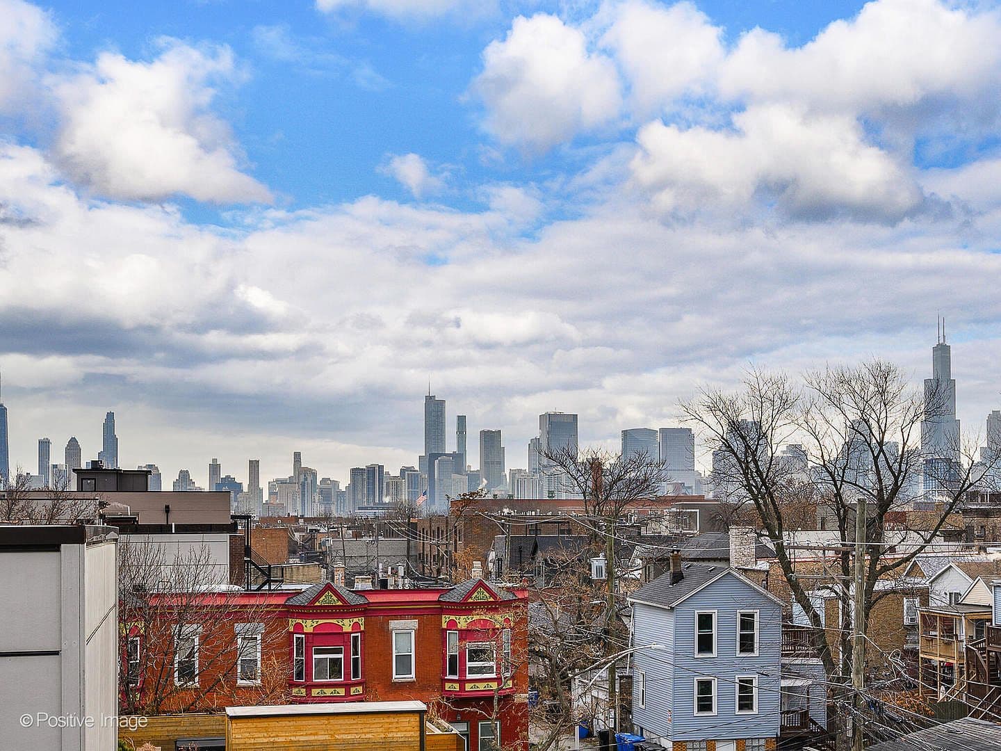 Panoramic Chicago skyline view from the roof deck