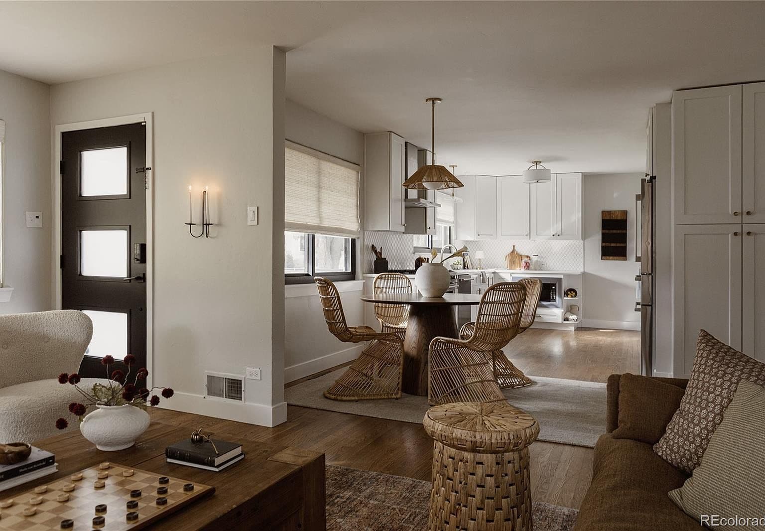 Welcoming entry opens to the dining area and kitchen.