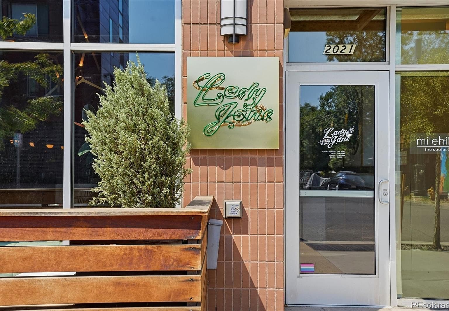 Step to nearby cocktail lounges and neighborhood favorites.