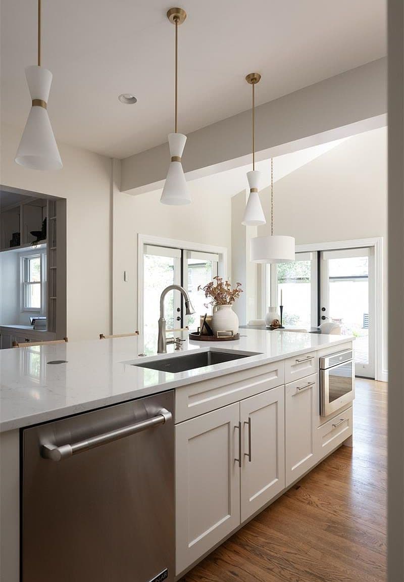 Island with undermount sink, dishwasher, and built-in microwave