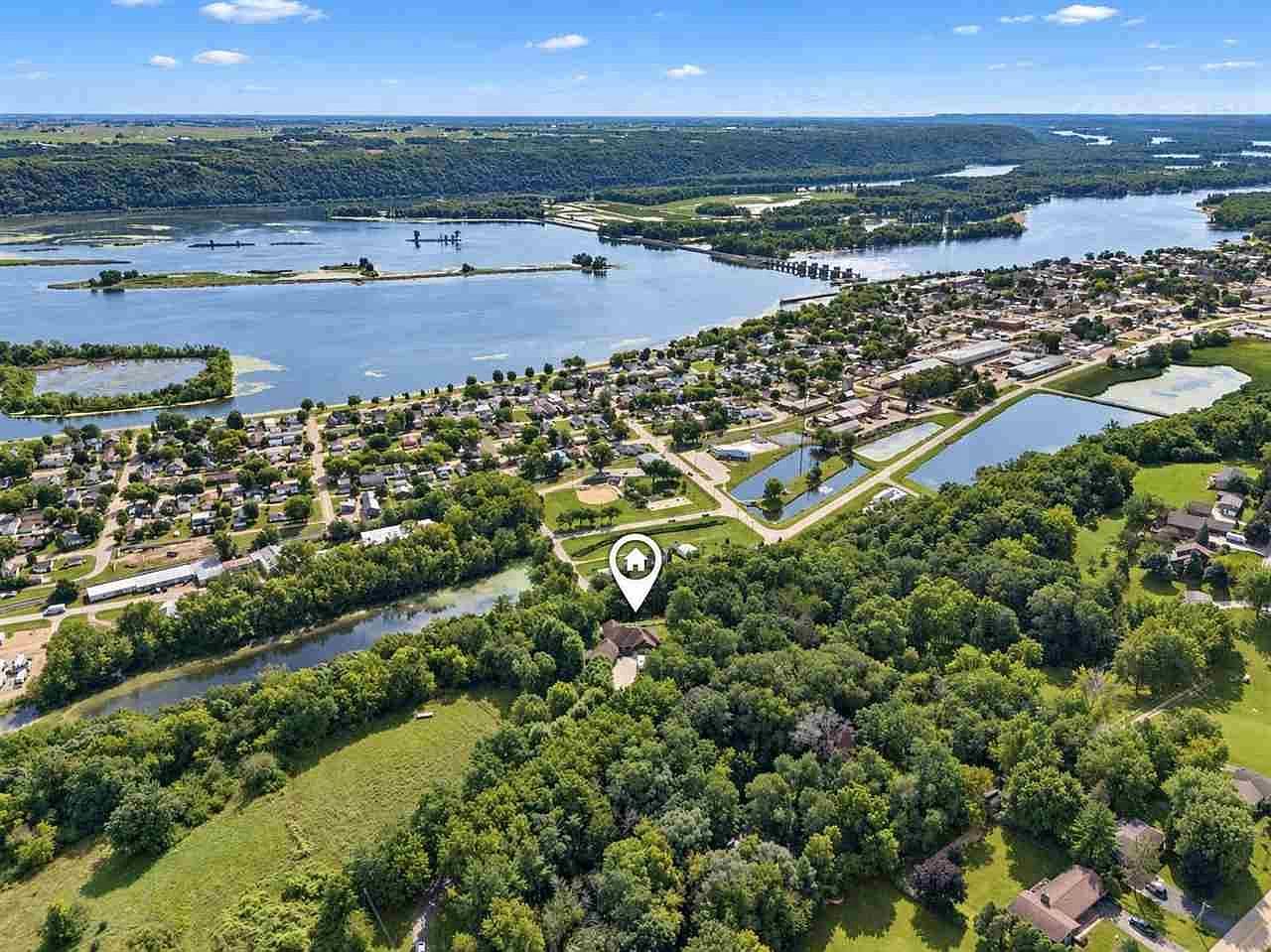 Mississippi River and Guttenberg views from above.
