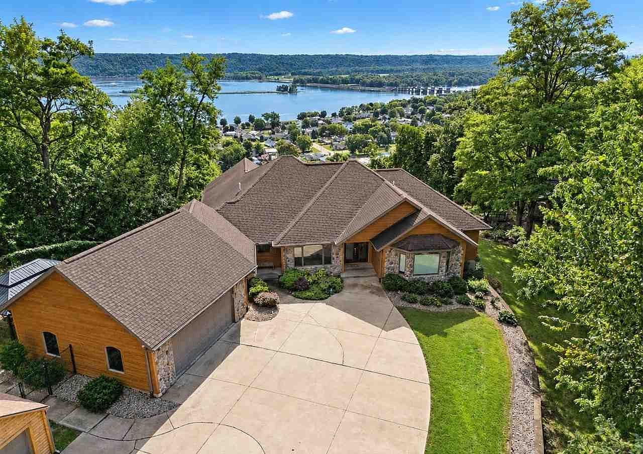 Hilltop home with sweeping Mississippi River vistas.