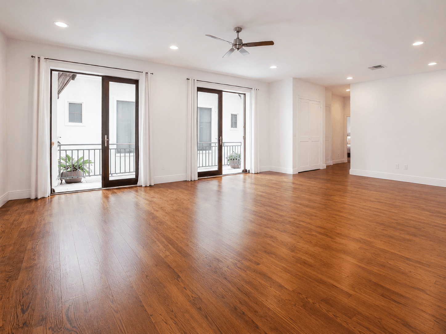 An empty living room before Riva virtual staging.